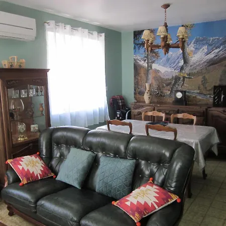 Classee 3* De France Avec Spanage Exterieure *