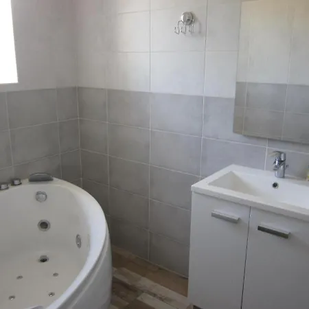 Classee 3* De France Avec Spanage Exterieure They-sous-Montfort