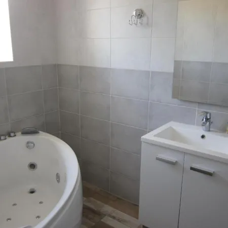 Classee 3* De France Avec Spanage Exterieure They-sous-Montfort