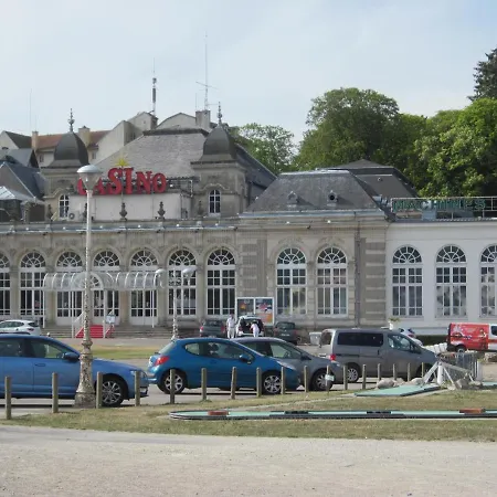 Classee 3* De France Avec Spanage Exterieure * They-sous-Montfort